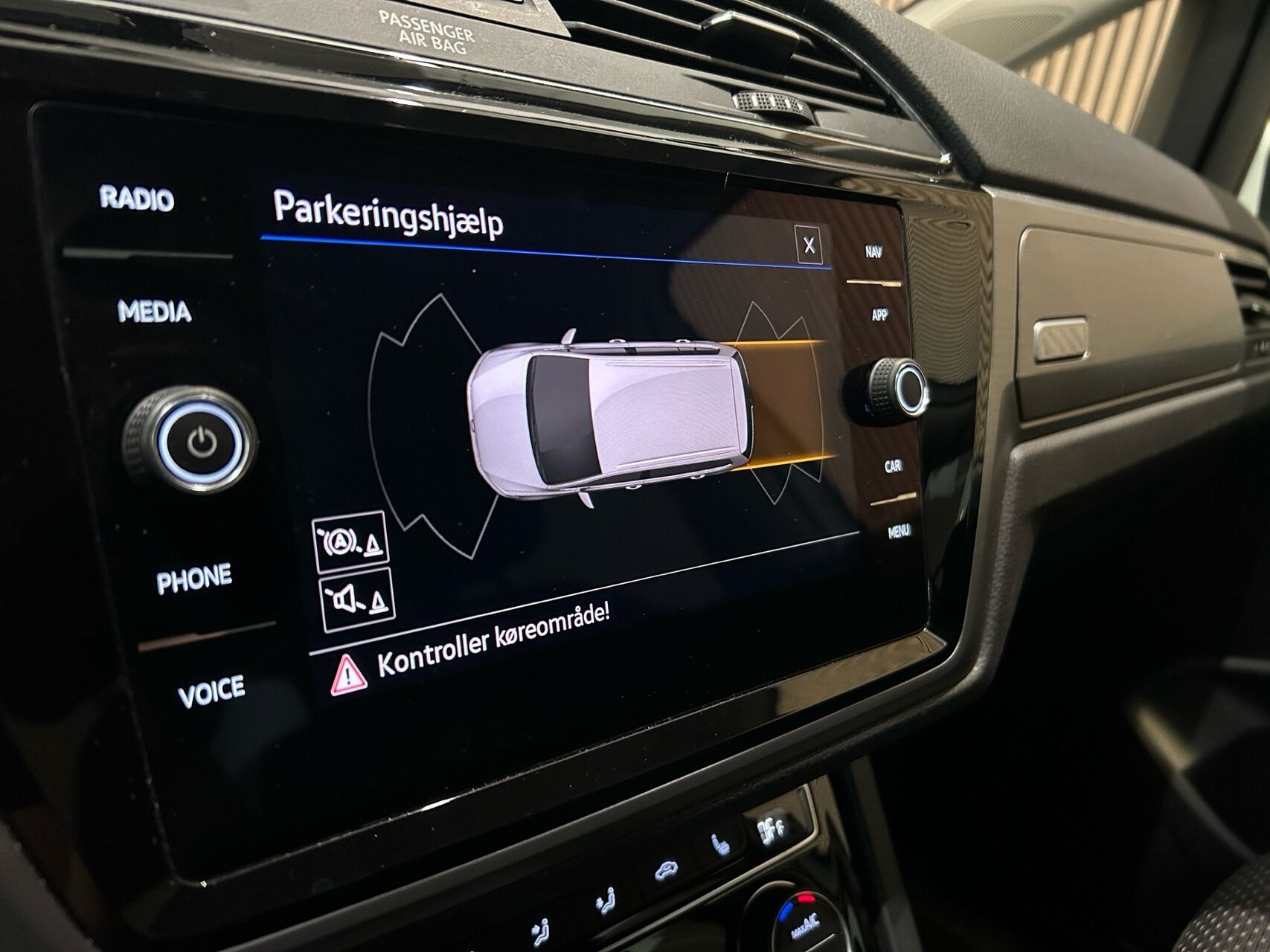 Hvid VW Touran fra 2021