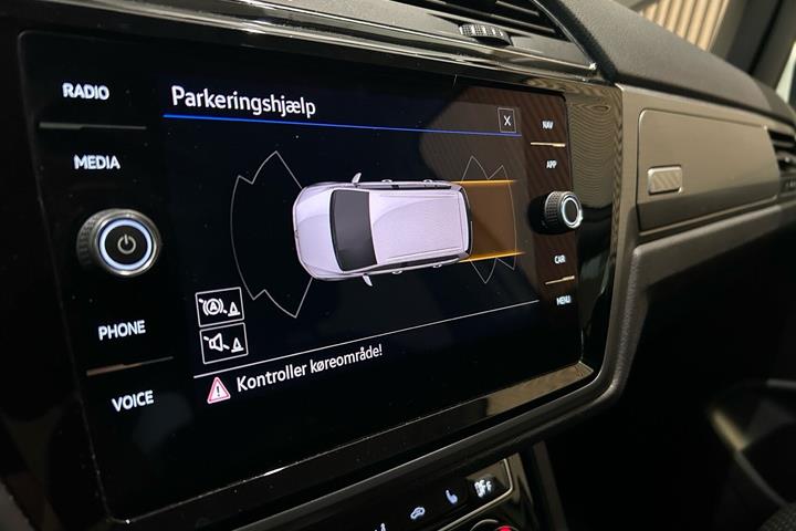 Hvid VW Touran fra 2021
