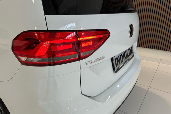 Hvid VW Touran fra 2021