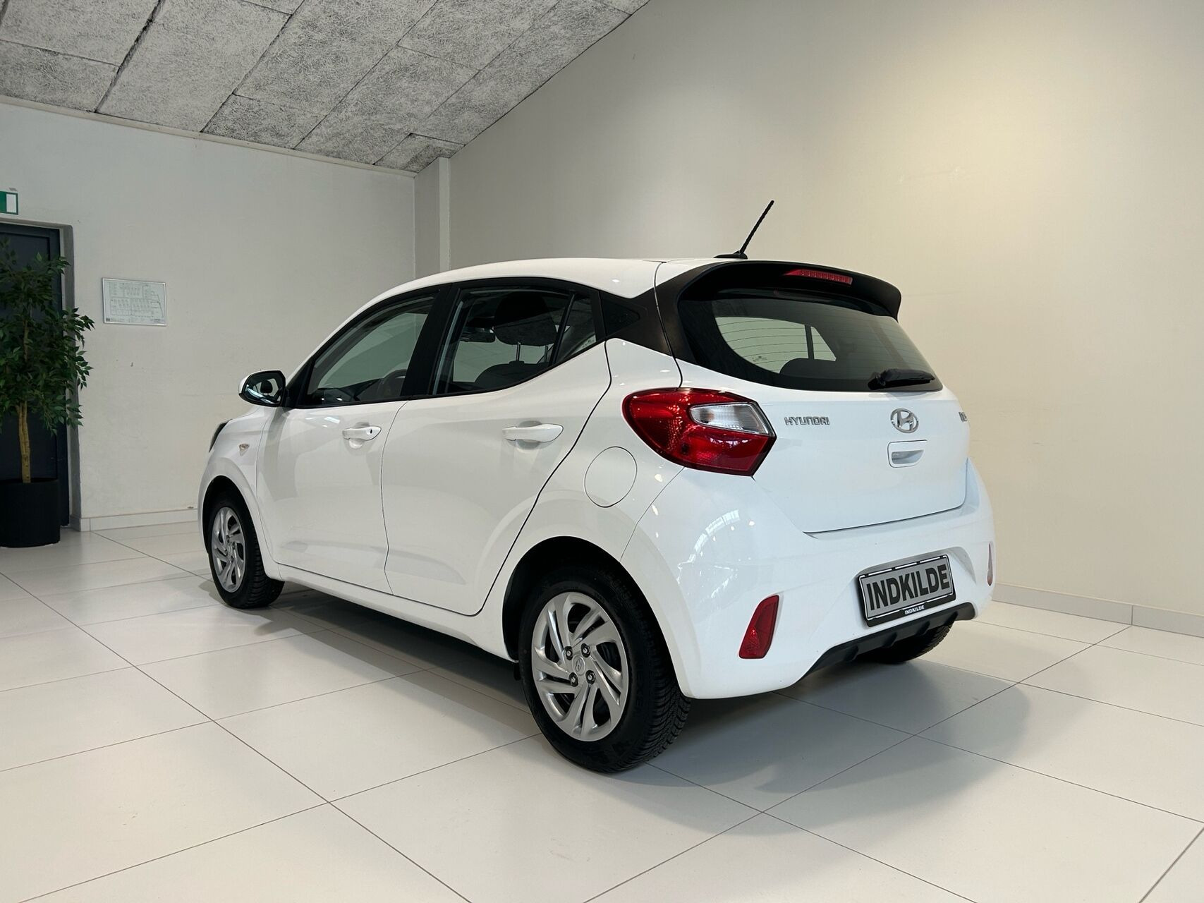 Hvid Hyundai i10 fra 2022