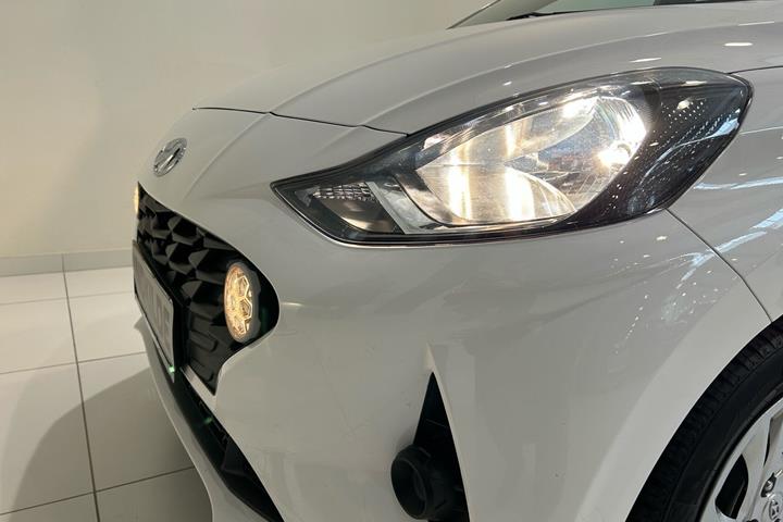 Hvid Hyundai i10 fra 2022