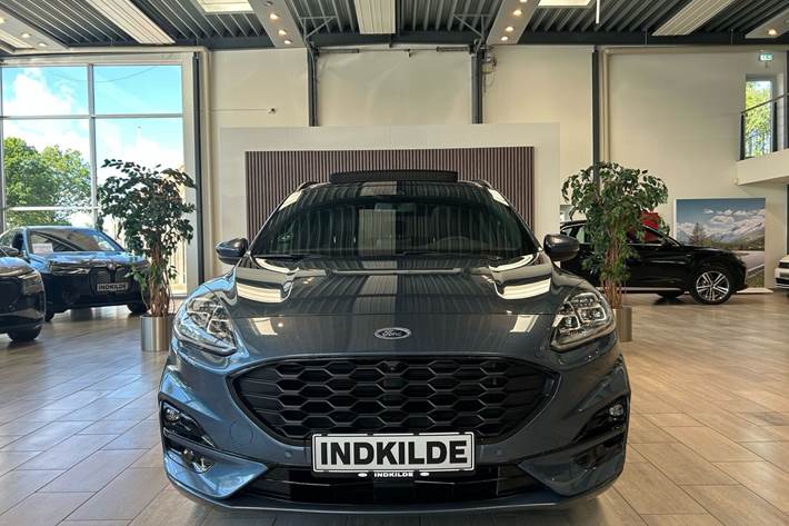 Blå Ford Kuga fra 2020