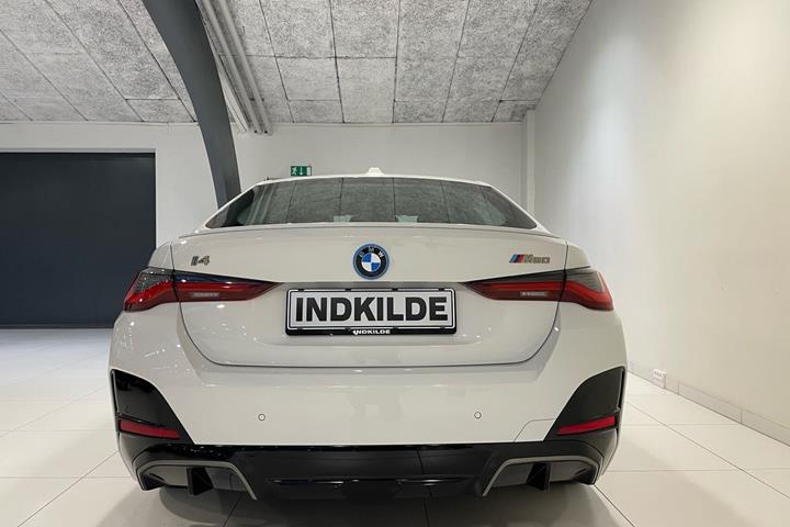 Hvid BMW i4 fra 2024