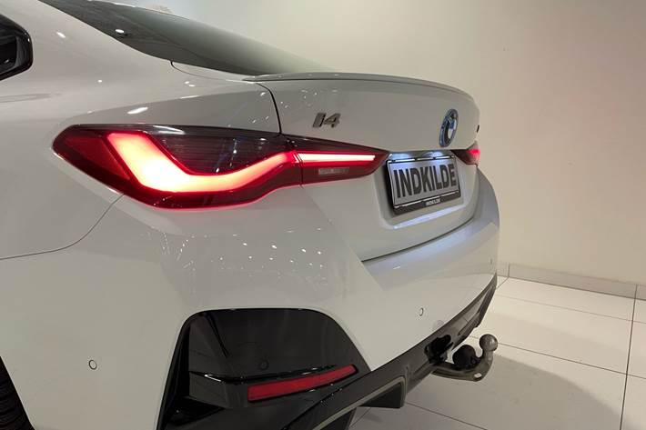 Hvid BMW i4 fra 2024