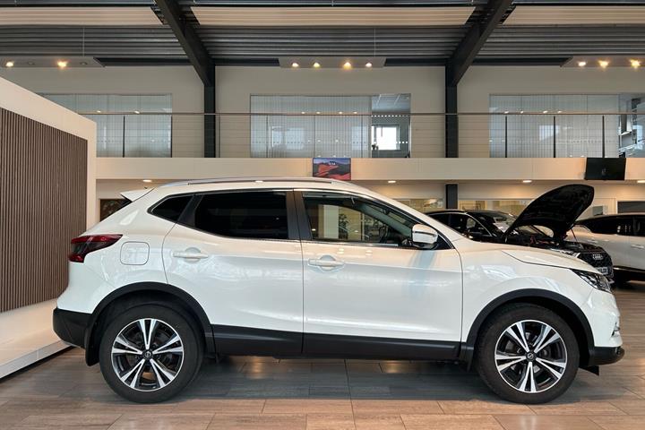 Hvid Nissan Qashqai fra 2020