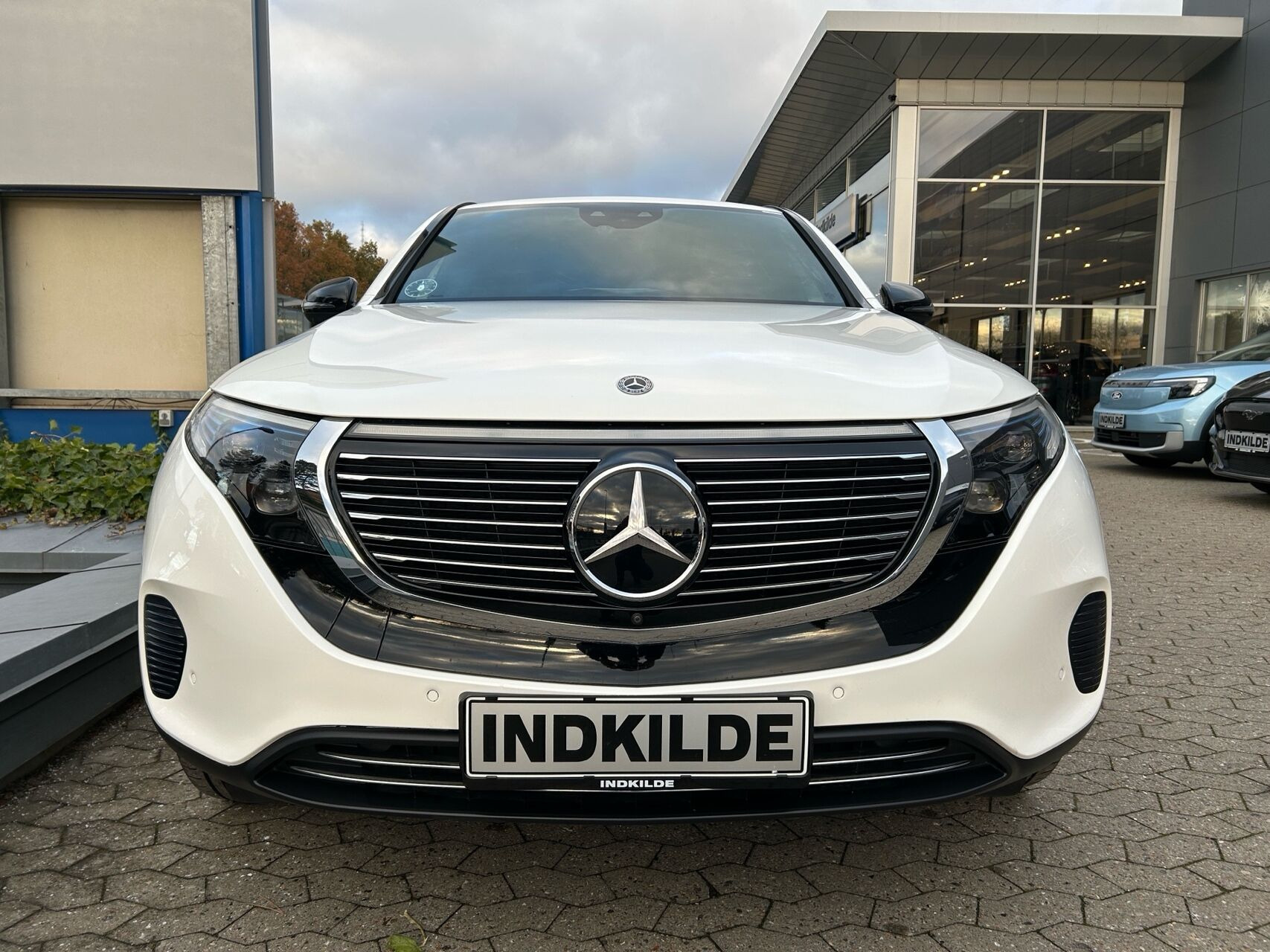 Hvid Mercedes EQC 400 fra 2020
