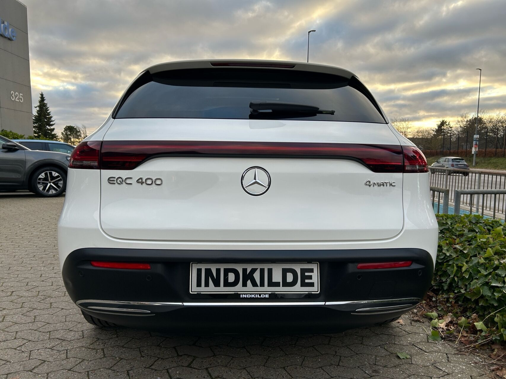 Hvid Mercedes EQC 400 fra 2020