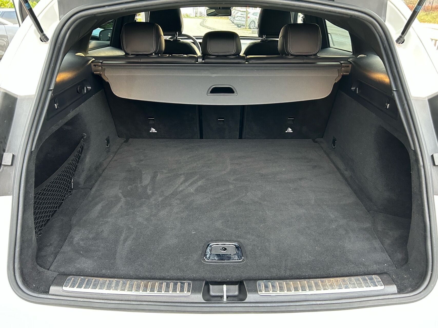 Hvid Mercedes EQC 400 fra 2020
