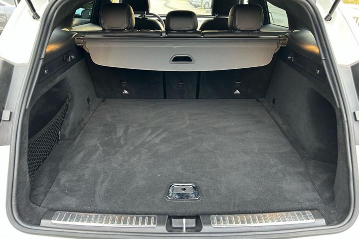 Hvid Mercedes EQC 400 fra 2020