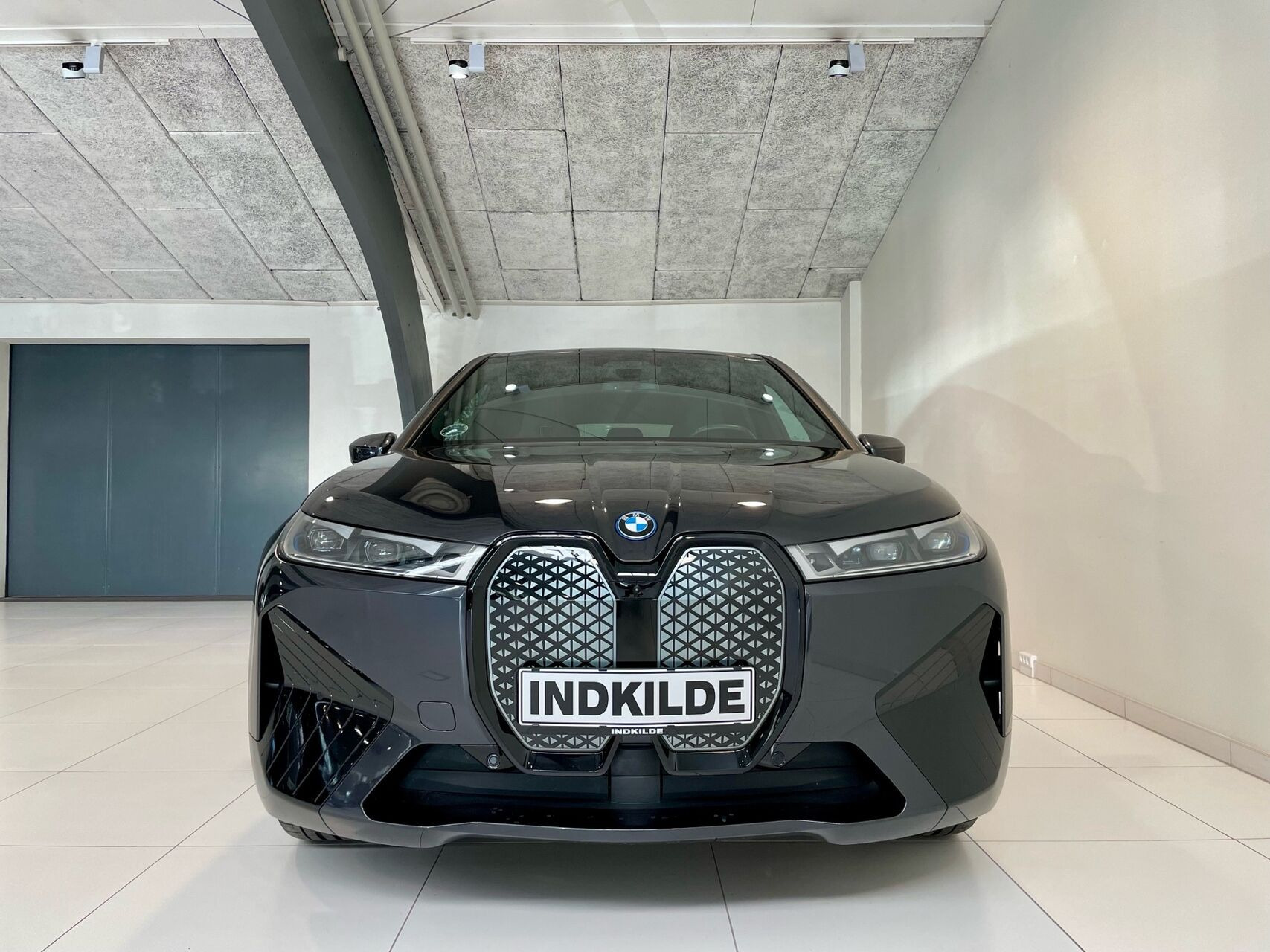 Sort BMW iX fra 2024