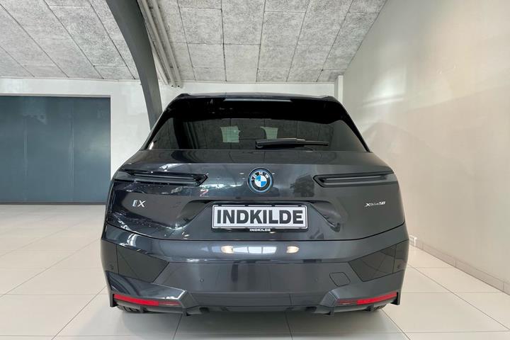 Sort BMW iX fra 2024