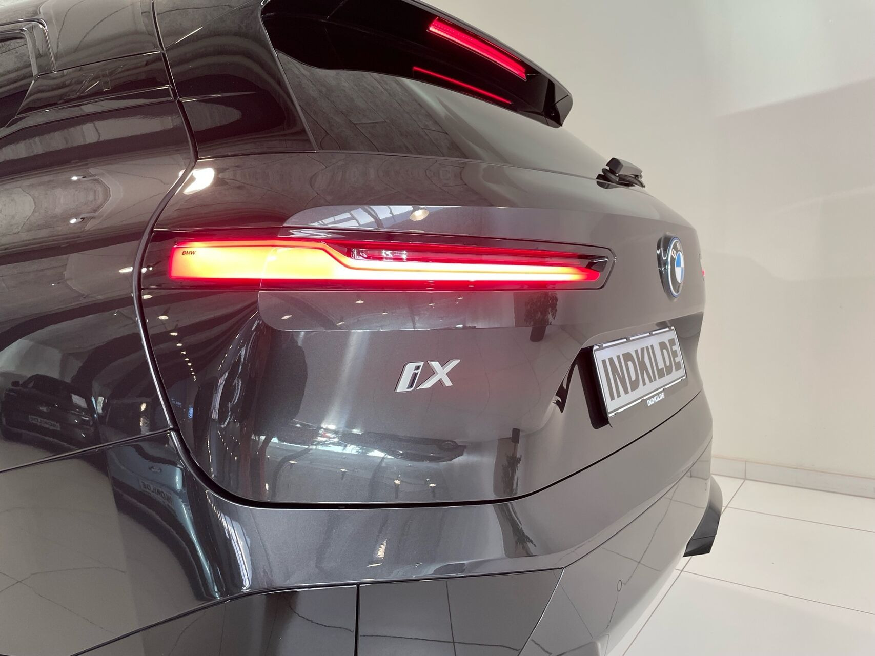 Sort BMW iX fra 2024