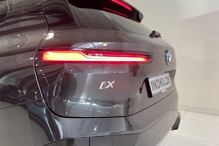 Sort BMW iX fra 2024