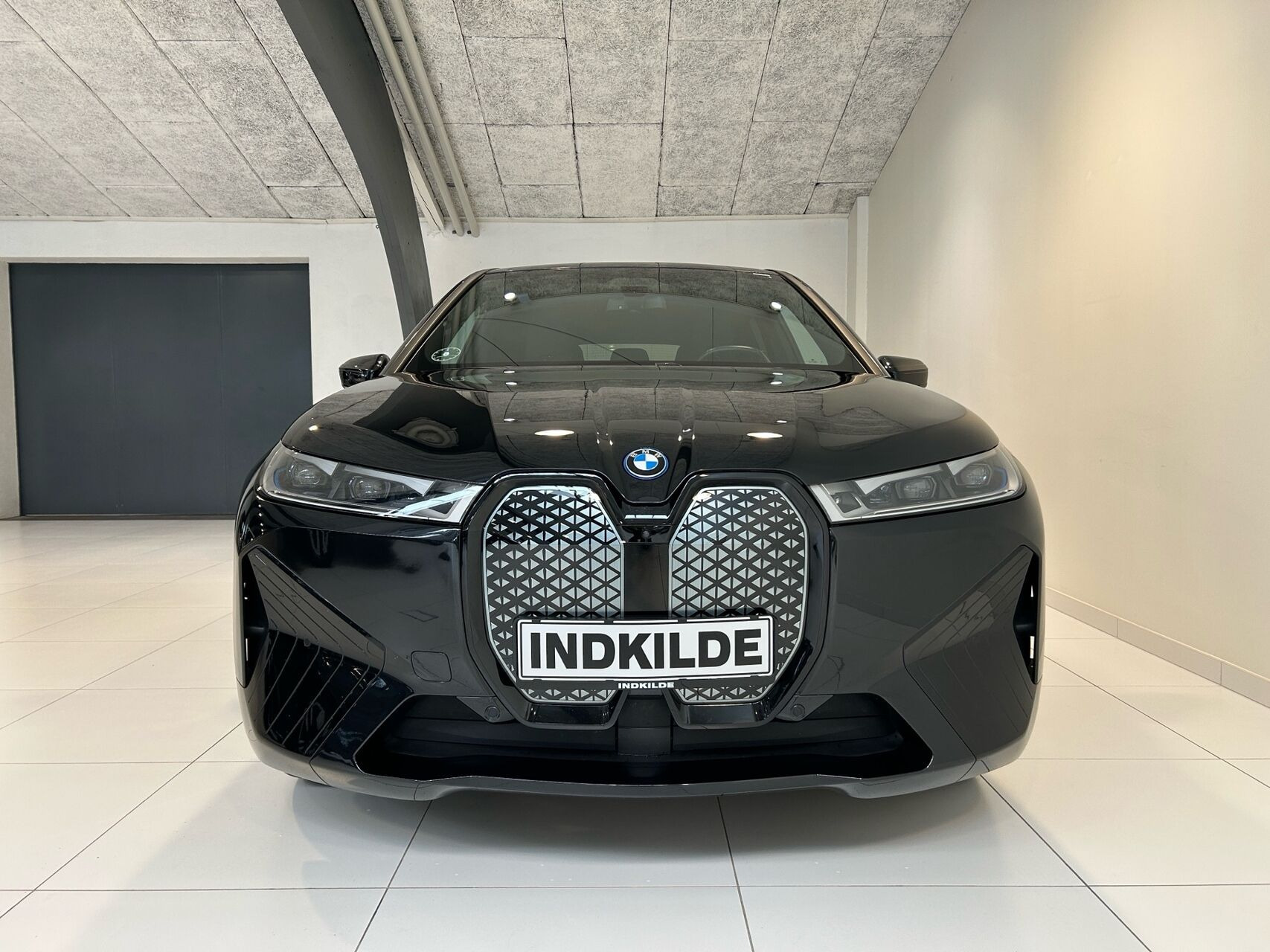 Sort BMW iX fra 2024
