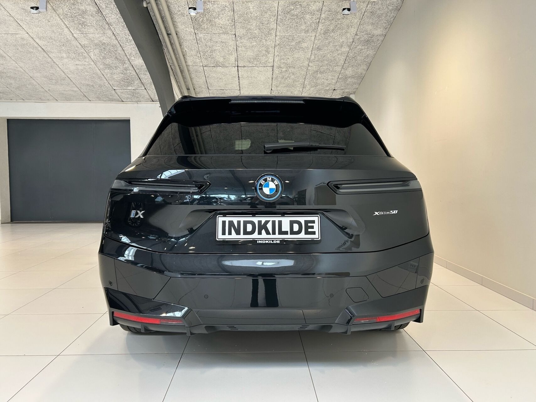Sort BMW iX fra 2024