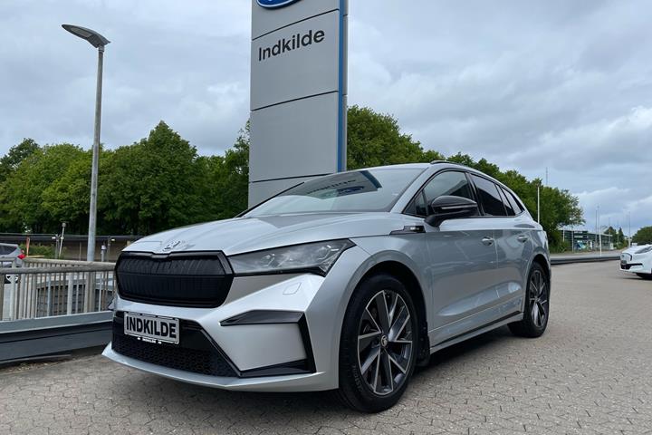 Sølv Skoda Enyaq iV fra 2021 set udefra