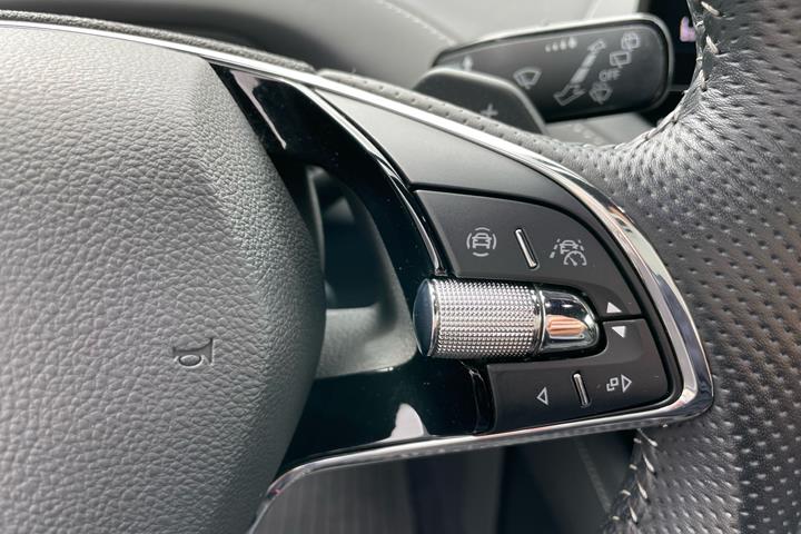 Sølv Skoda Enyaq iV fra 2021