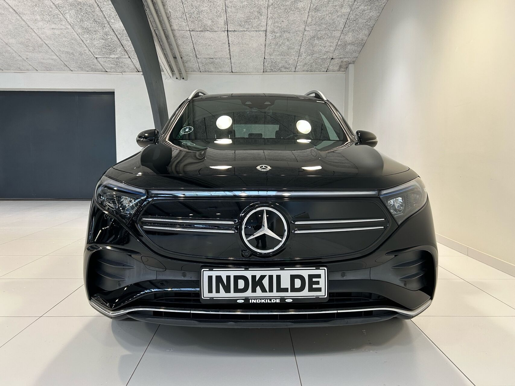 Sort Mercedes EQB 300 fra 2022