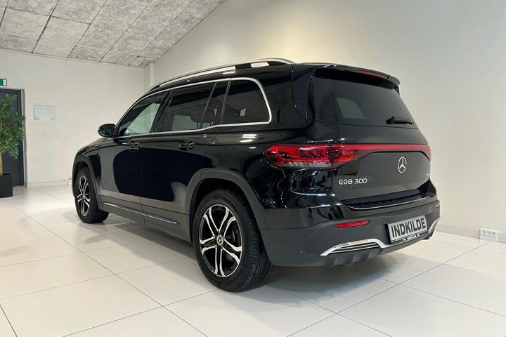 Sort Mercedes EQB 300 fra 2022