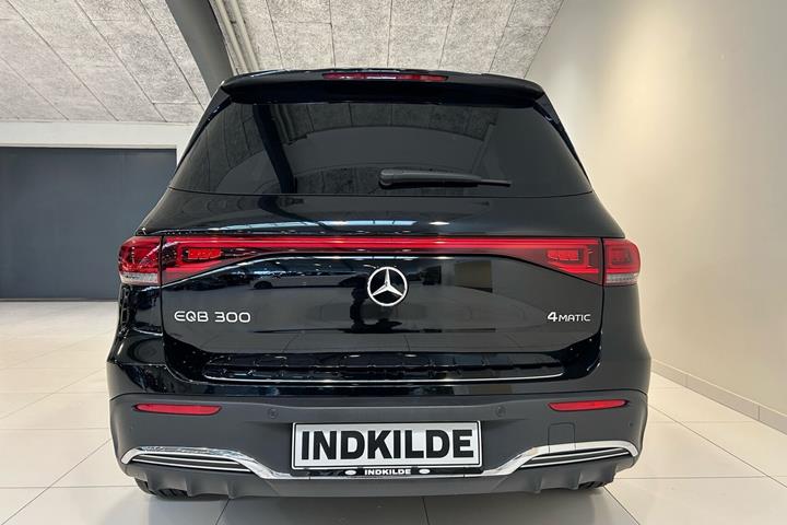 Sort Mercedes EQB 300 fra 2022