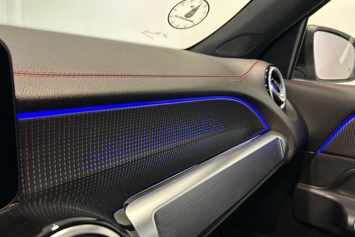 Sort Mercedes EQB 300 fra 2022