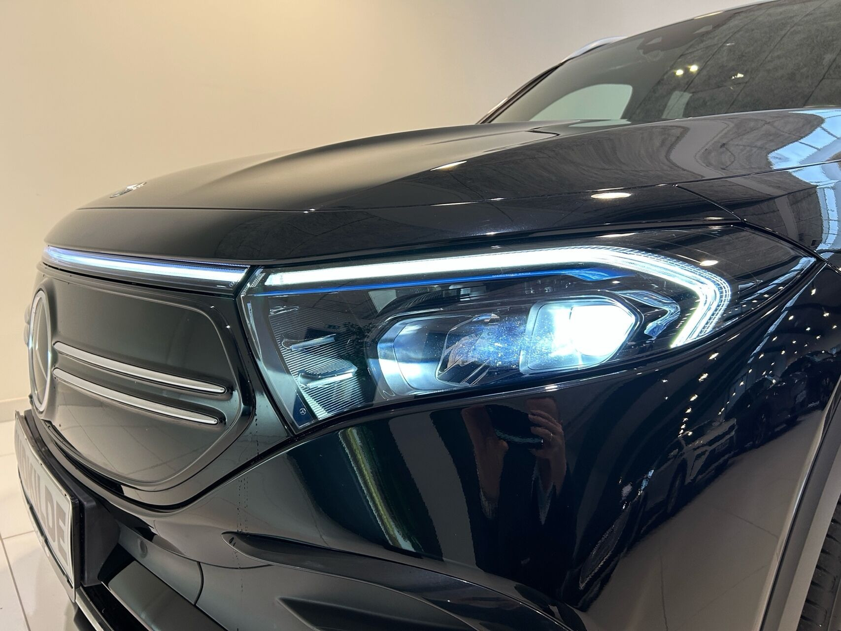 Sort Mercedes EQB 300 fra 2022