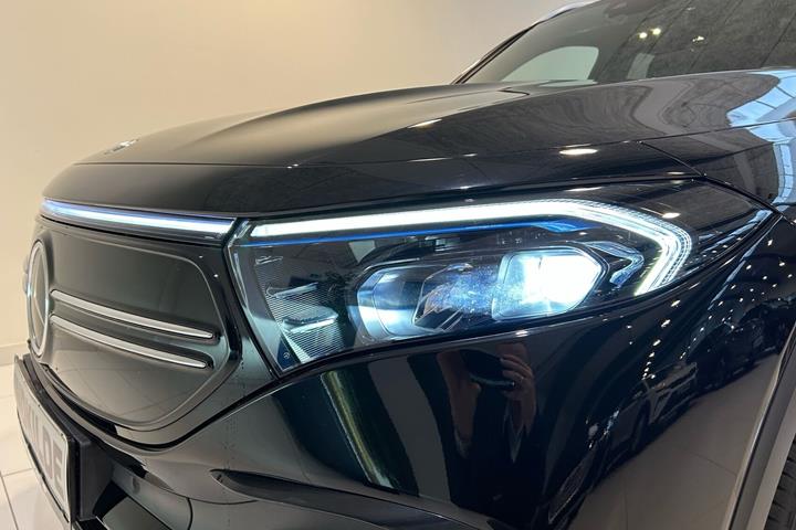 Sort Mercedes EQB 300 fra 2022