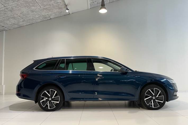 Blå Skoda Octavia fra 2020