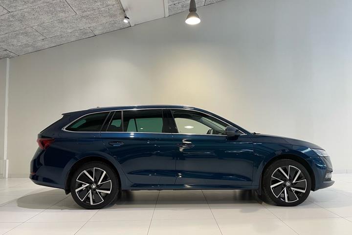 Blå Skoda Octavia fra 2020