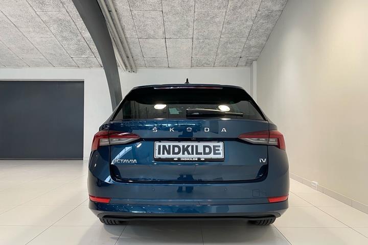 Blå Skoda Octavia fra 2020