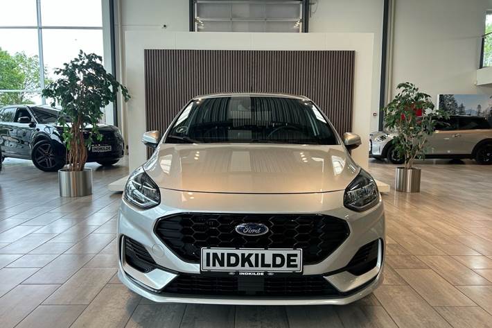 Sølv Ford Fiesta fra 2022