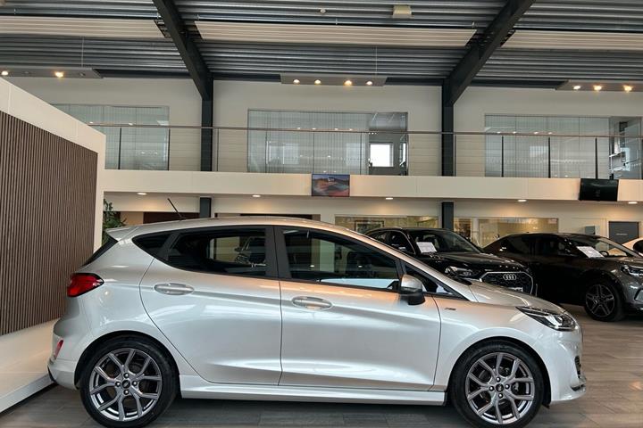 Sølv Ford Fiesta fra 2022
