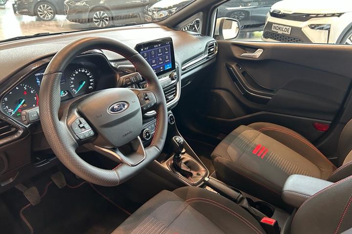Sølv Ford Fiesta fra 2022
