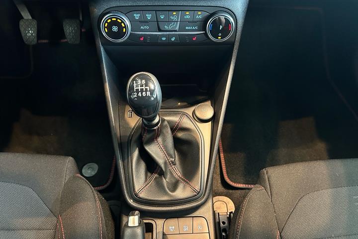 Sølv Ford Fiesta fra 2022