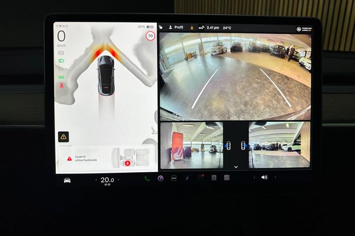 Grå Tesla Model Y fra 2023