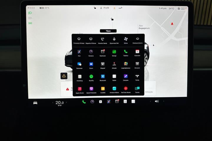 Grå Tesla Model Y fra 2023