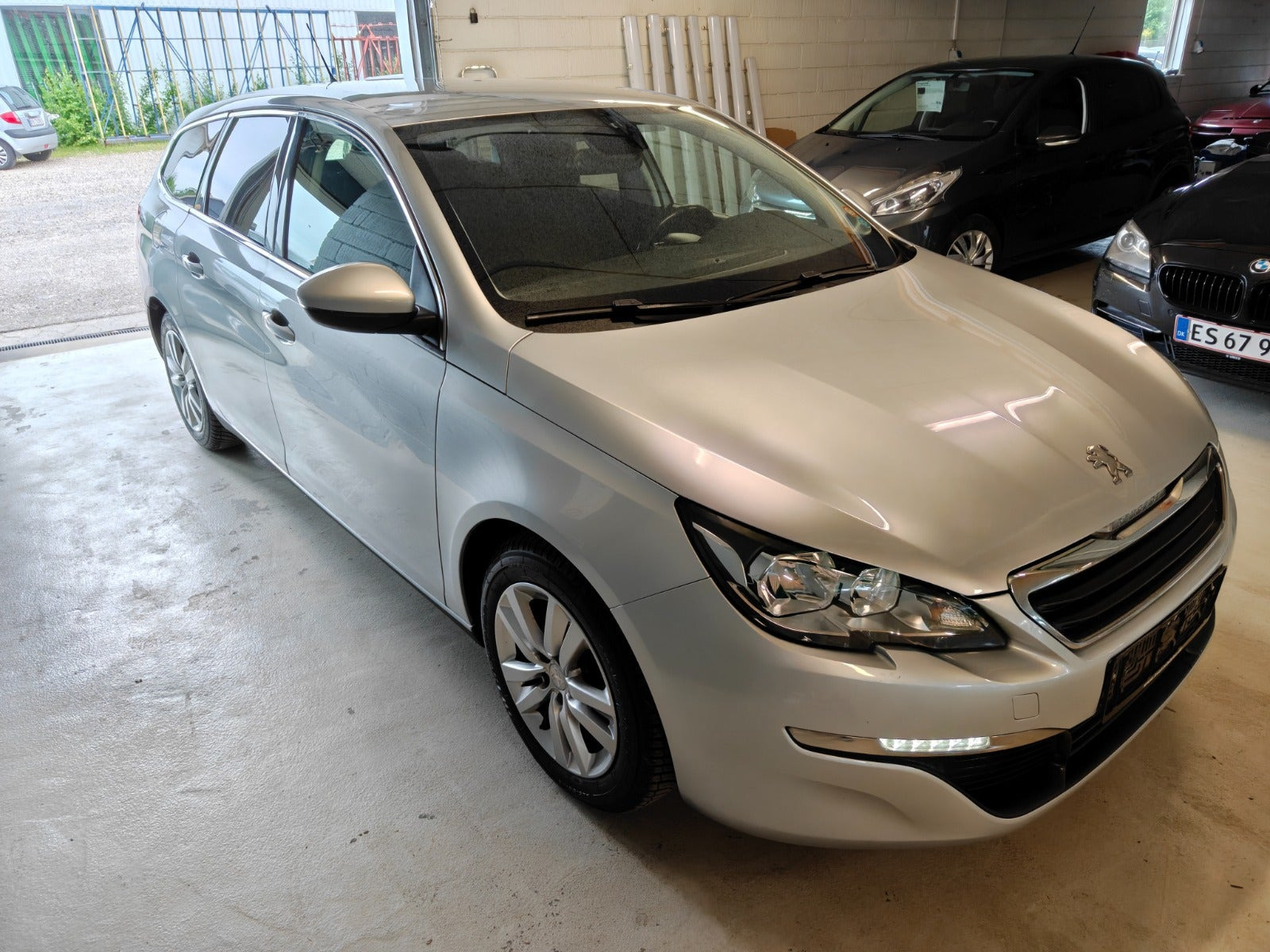 Grøn Peugeot 308 fra 2015