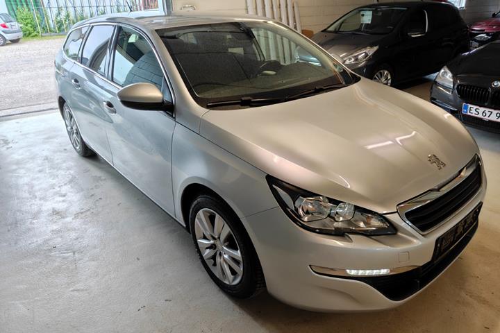 Grøn Peugeot 308 fra 2015