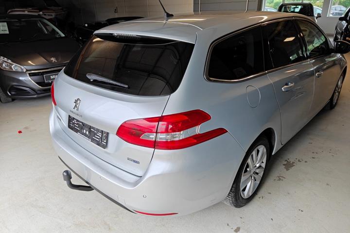 Grøn Peugeot 308 fra 2015