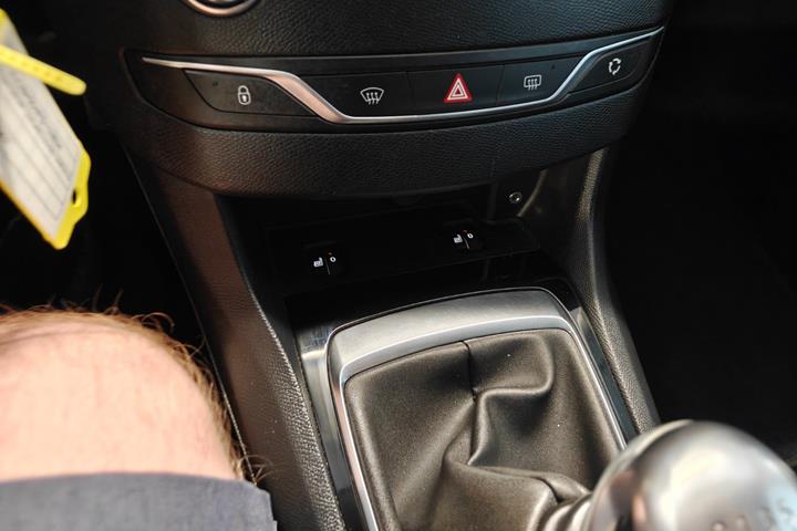 Grøn Peugeot 308 fra 2015