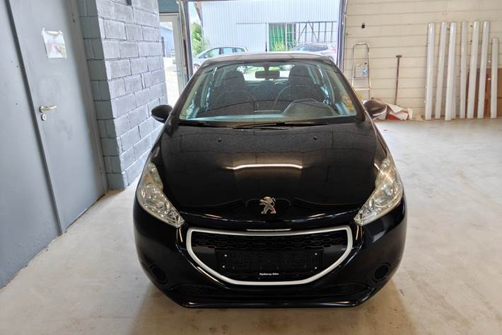 Gul Peugeot 208 fra 2014