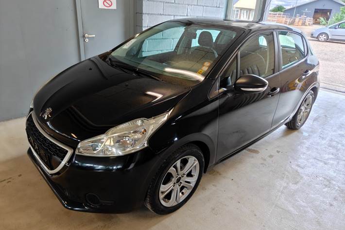 Gul Peugeot 208 fra 2014