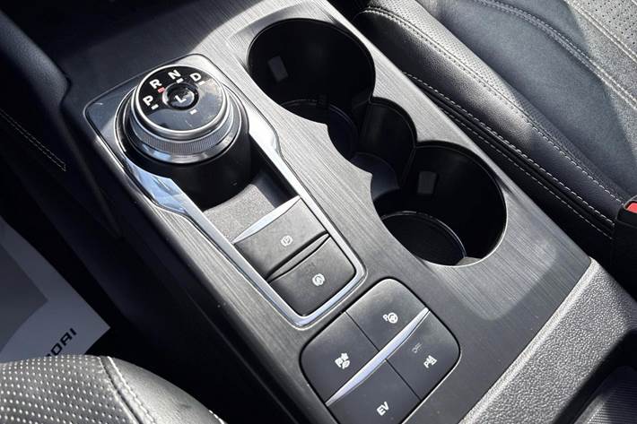 Blå Ford Kuga fra 2020