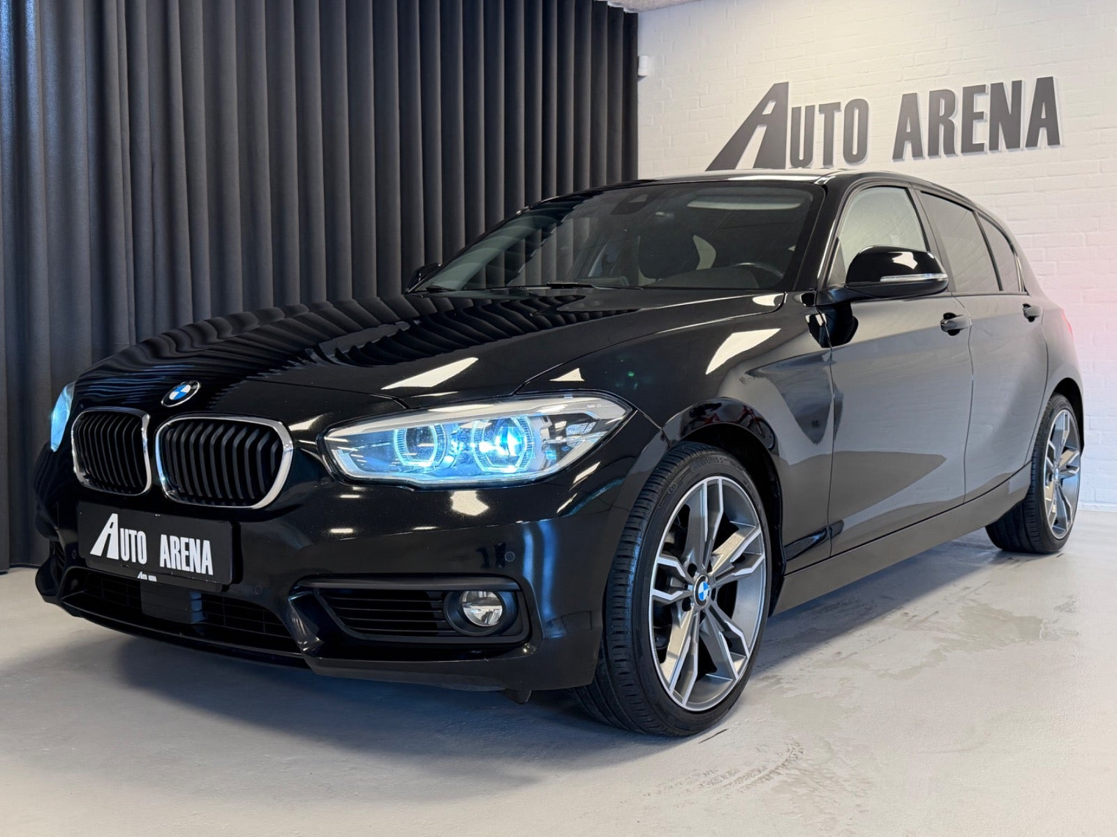 Sort BMW 118d fra 2017
