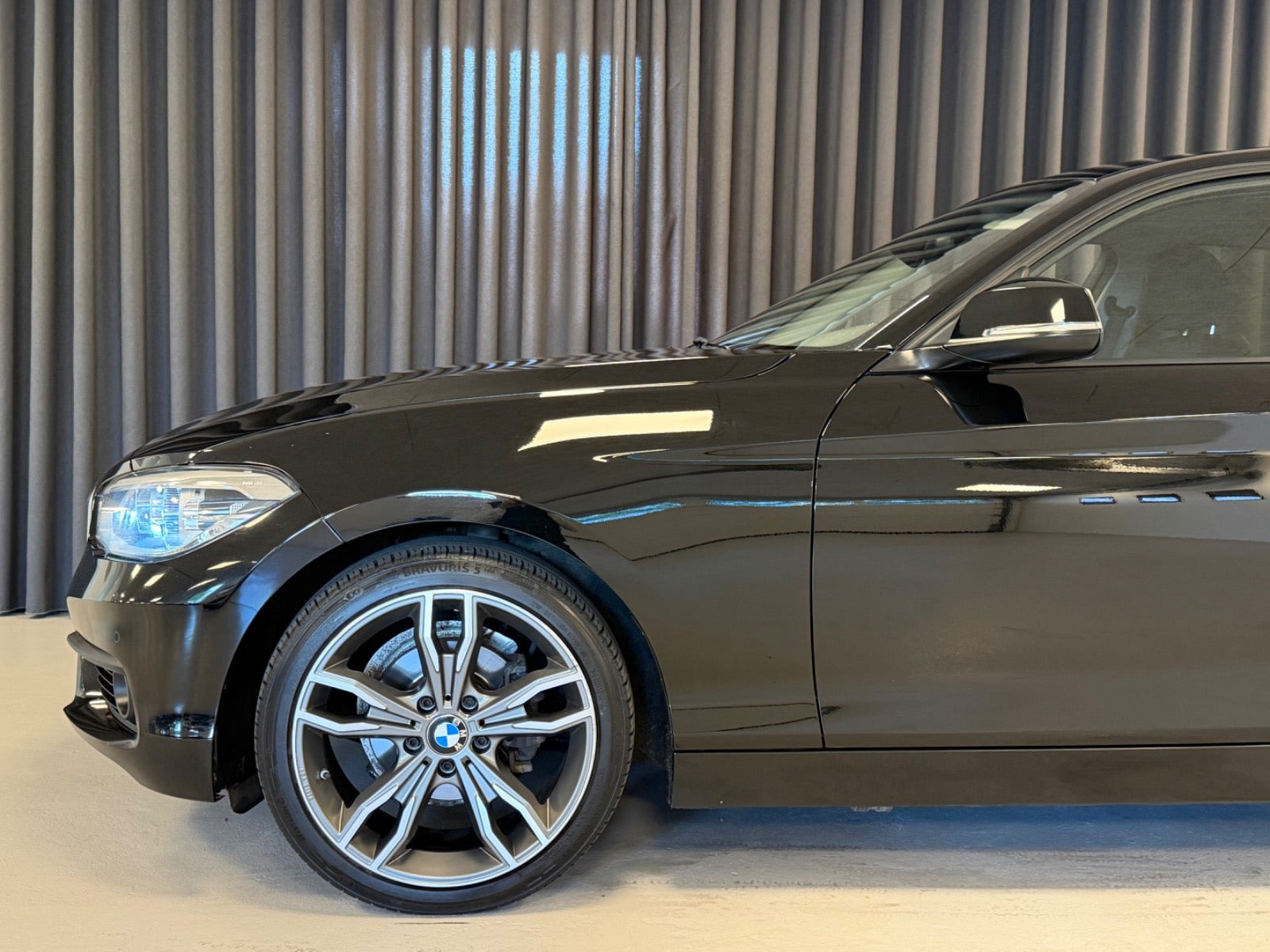 Sort BMW 118d fra 2017