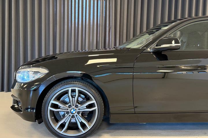 Sort BMW 118d fra 2017