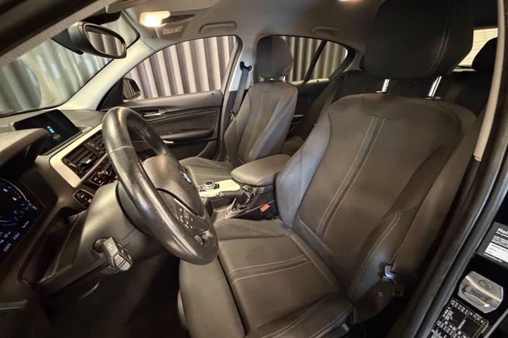 Sort BMW 118d fra 2017