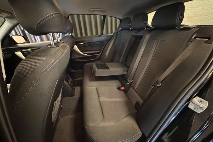 Sort BMW 118d fra 2017