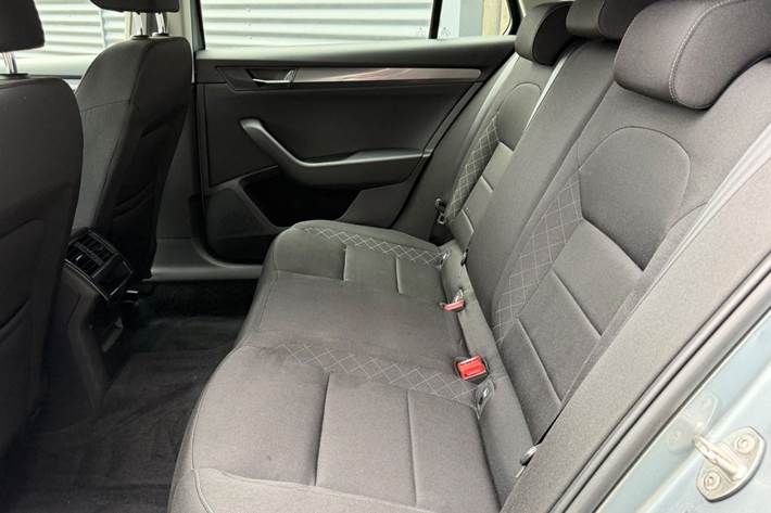 Sølv Skoda Superb fra 2017