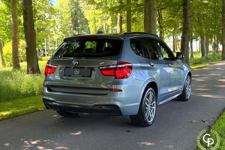 Grå BMW X3 fra 2017